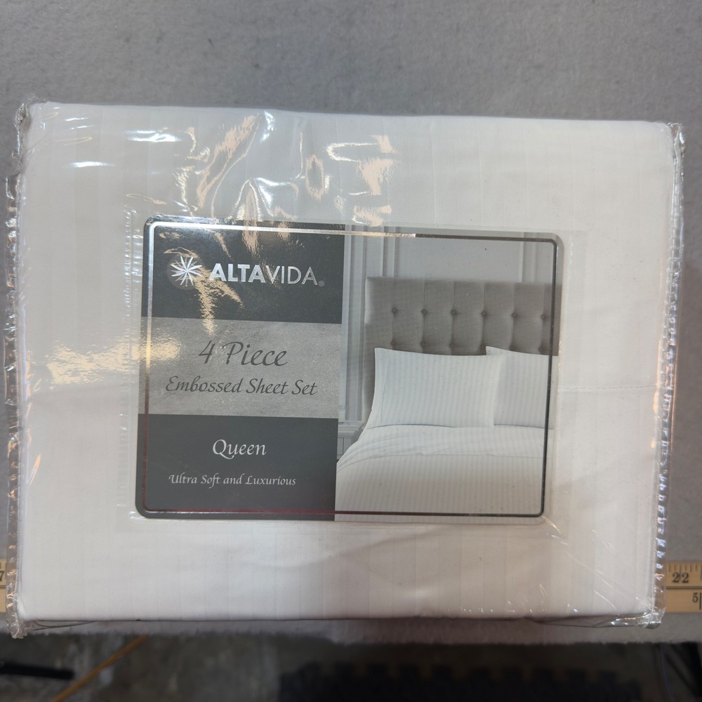 ALTAVIDA Queen 4 Piece Embossed Sheet Set Ultra Soft Luxurious White